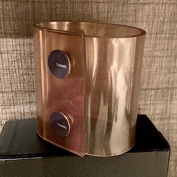 Chanel Vintage Transparent Thick Wide Vinyl Snap Button Bracelet from 2000 - Picture 7 of 11